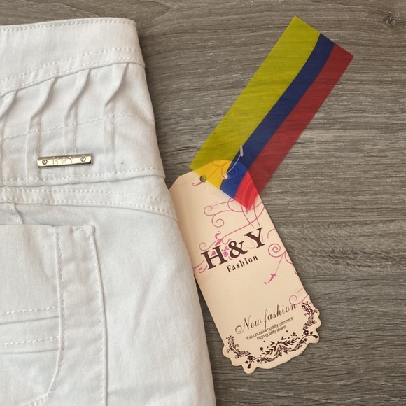 NWT H&Y White Distressed Plus Size Colombian Jeans - Picture 7 of 9
